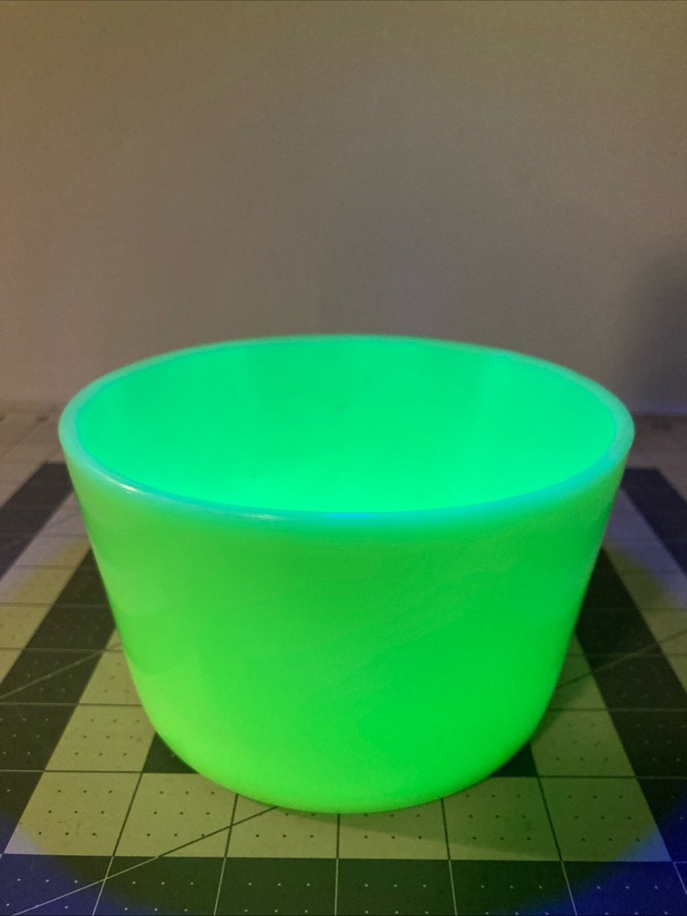Vintage Mckee Jadeite Round Glass Refrigerator Bowl No Lid 5-3/4" Glow